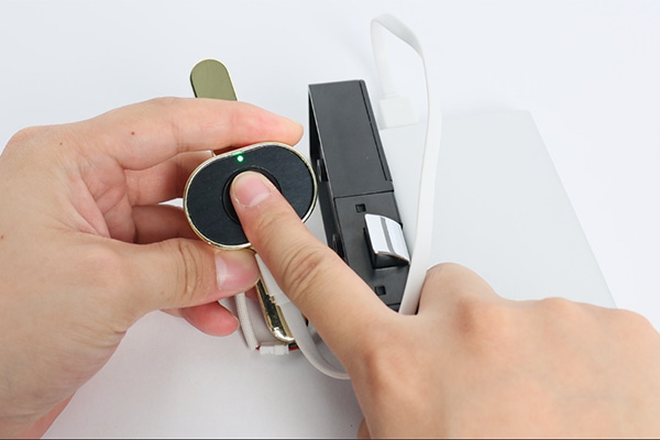 How to deal with E-key and fingerprint can't unlock cabinet lock F118