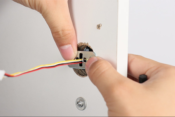 How to deal with F040 cabinet lock install to double cabinet door
