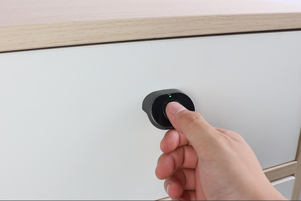 How to register fingerprints on the keyless cabinet lock F115