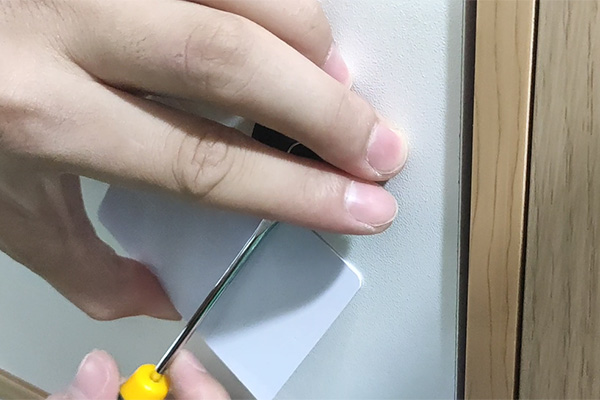 How to remove the cover plate of cabinet lock F109