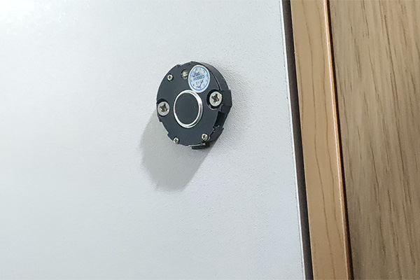 How to remove the cover plate of cabinet lock F109