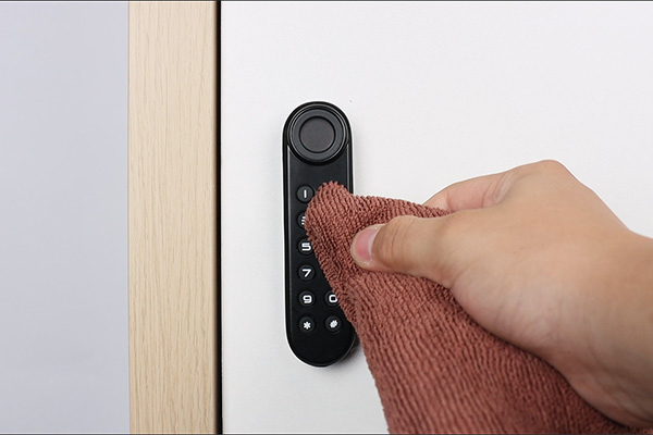 How to use the cabinet lock f034 card