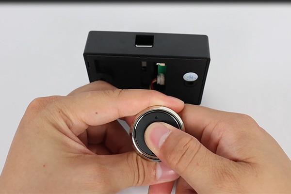 How to use the F050 fingerprint cabinet lock